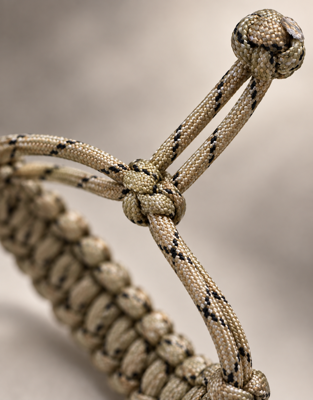 Sliding knot that makes a paracord bracelet one size fits all