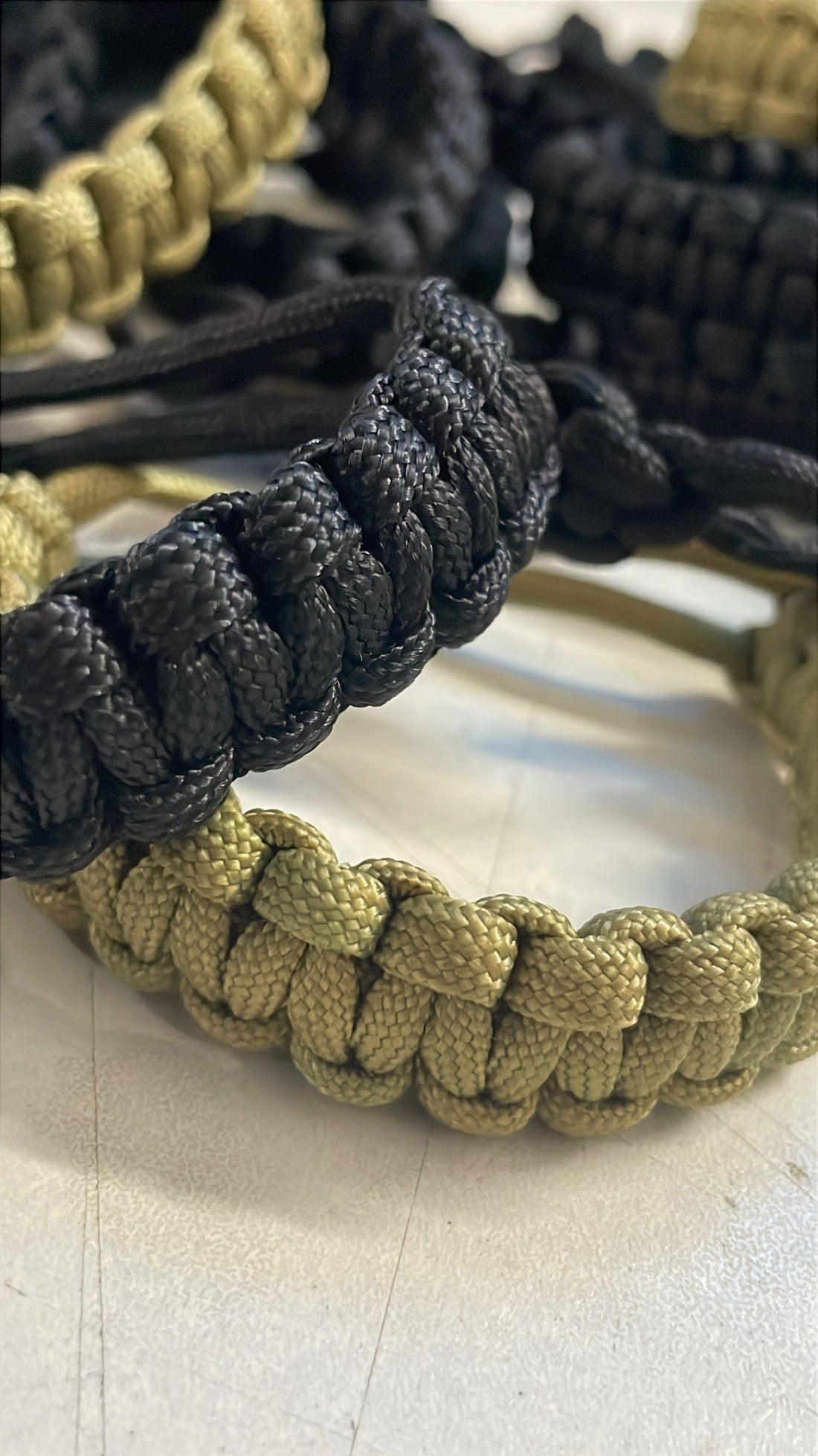 Close-up of knotted paracord cord, the Giraa knot
