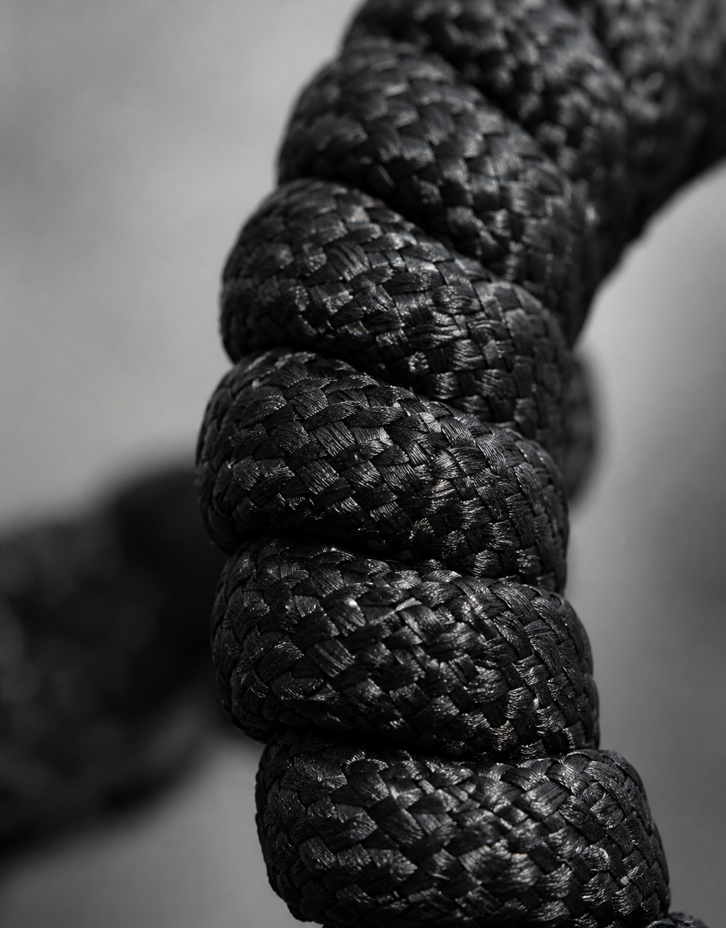 Macro of the Su'ban black paracord spiral weave