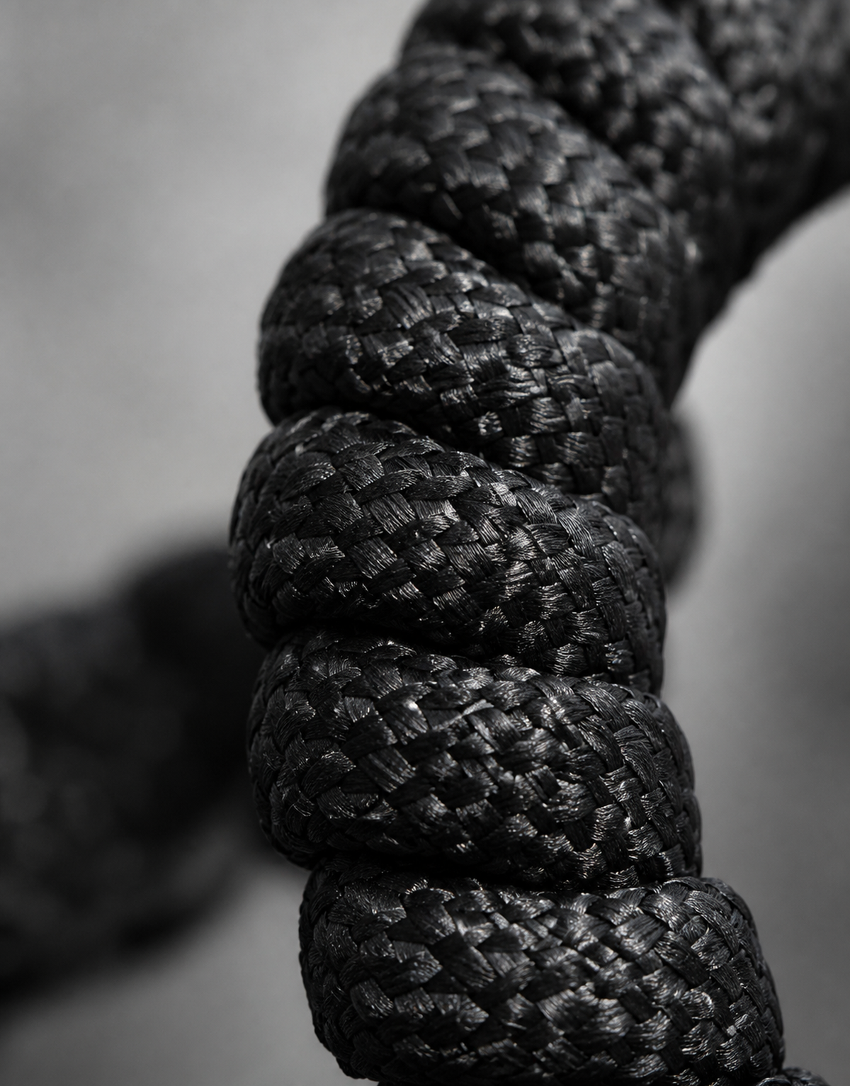 Macro of the Su'ban black paracord spiral weave