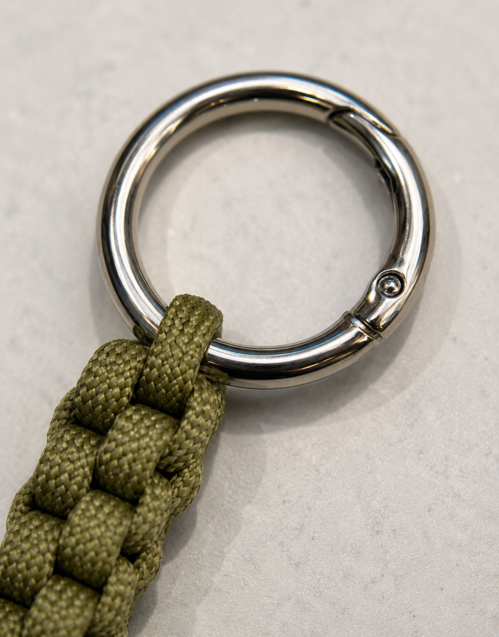 Stainless steel split ring on the Saf olive paracord keychain