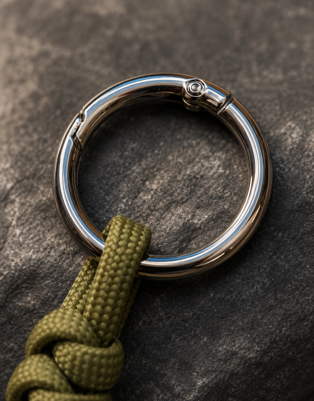 Steel ring on the Lahar olive spiral paracord keychain