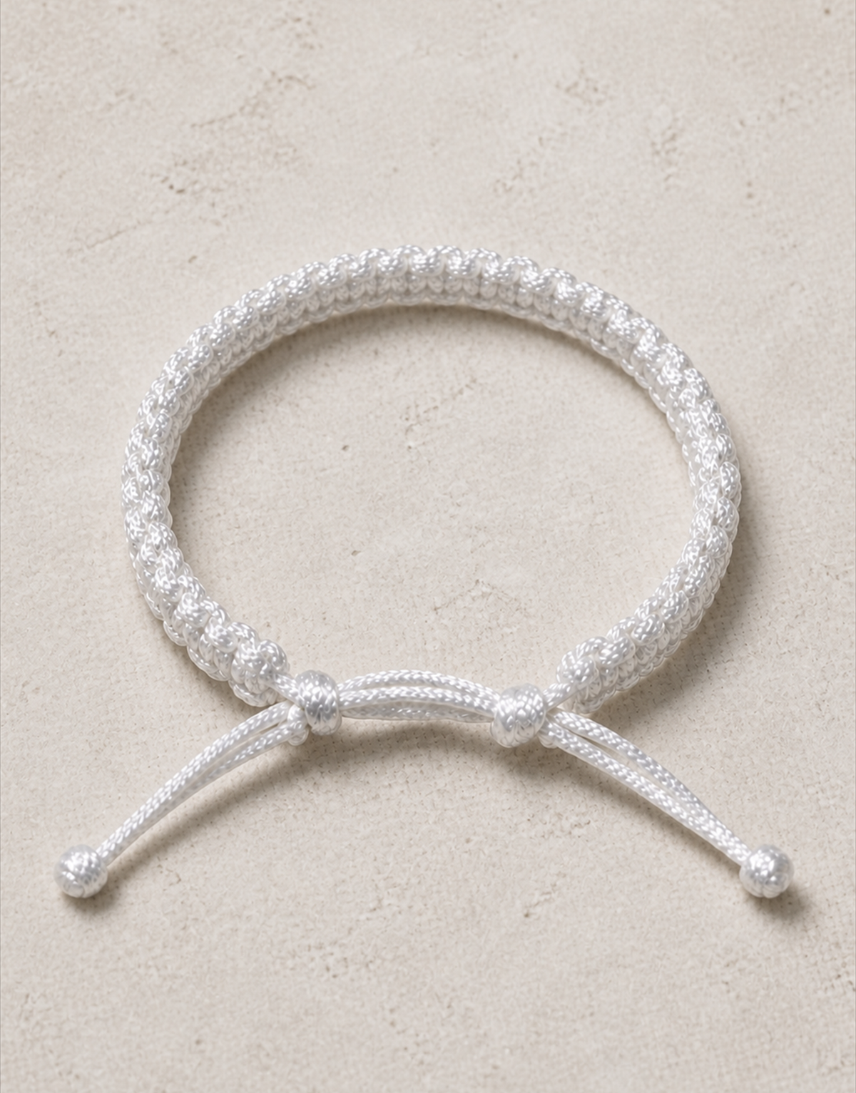 Durr white macrame bracelet with sliding closure on cream stone