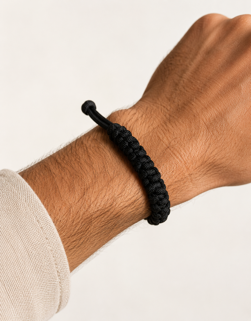 Man wearing the Pech black spiral paracord bracelet on his wrist