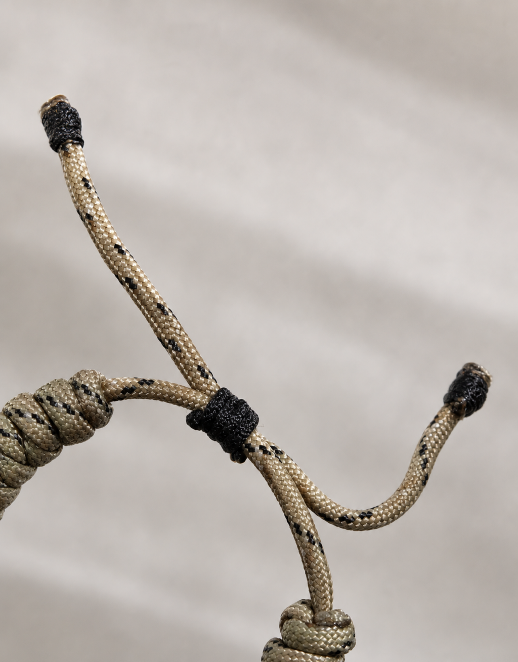 Sliding knot closure on the Ramad speckled paracord bracelet