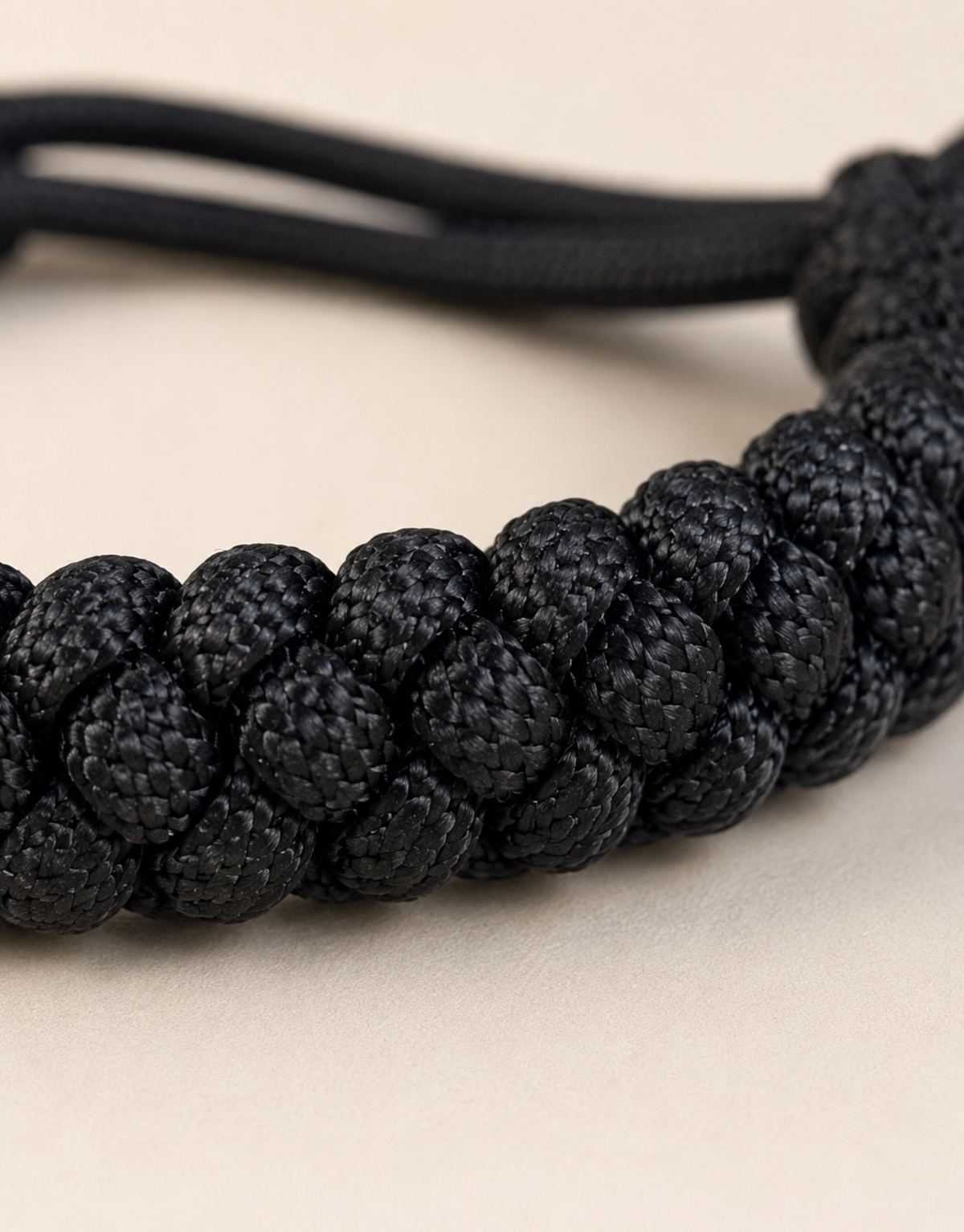 Close-up of the black spiral weave on the Pech paracord bracelet