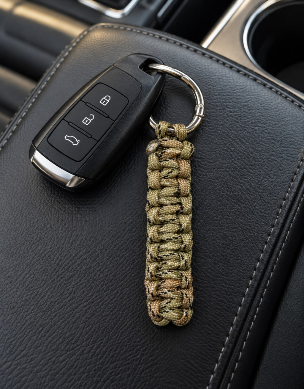 Naag camo paracord keychain with a car key
