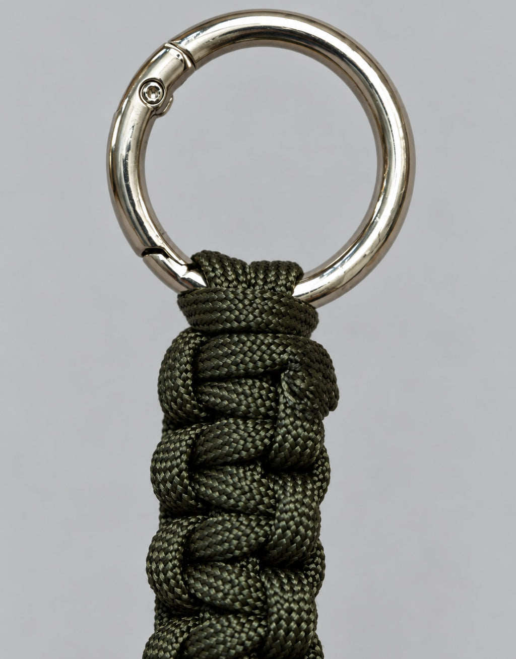 Steel clasp ring on the Naag dark green paracord keychain