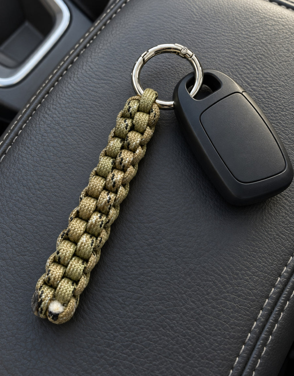 Saf camo paracord keychain with a car key