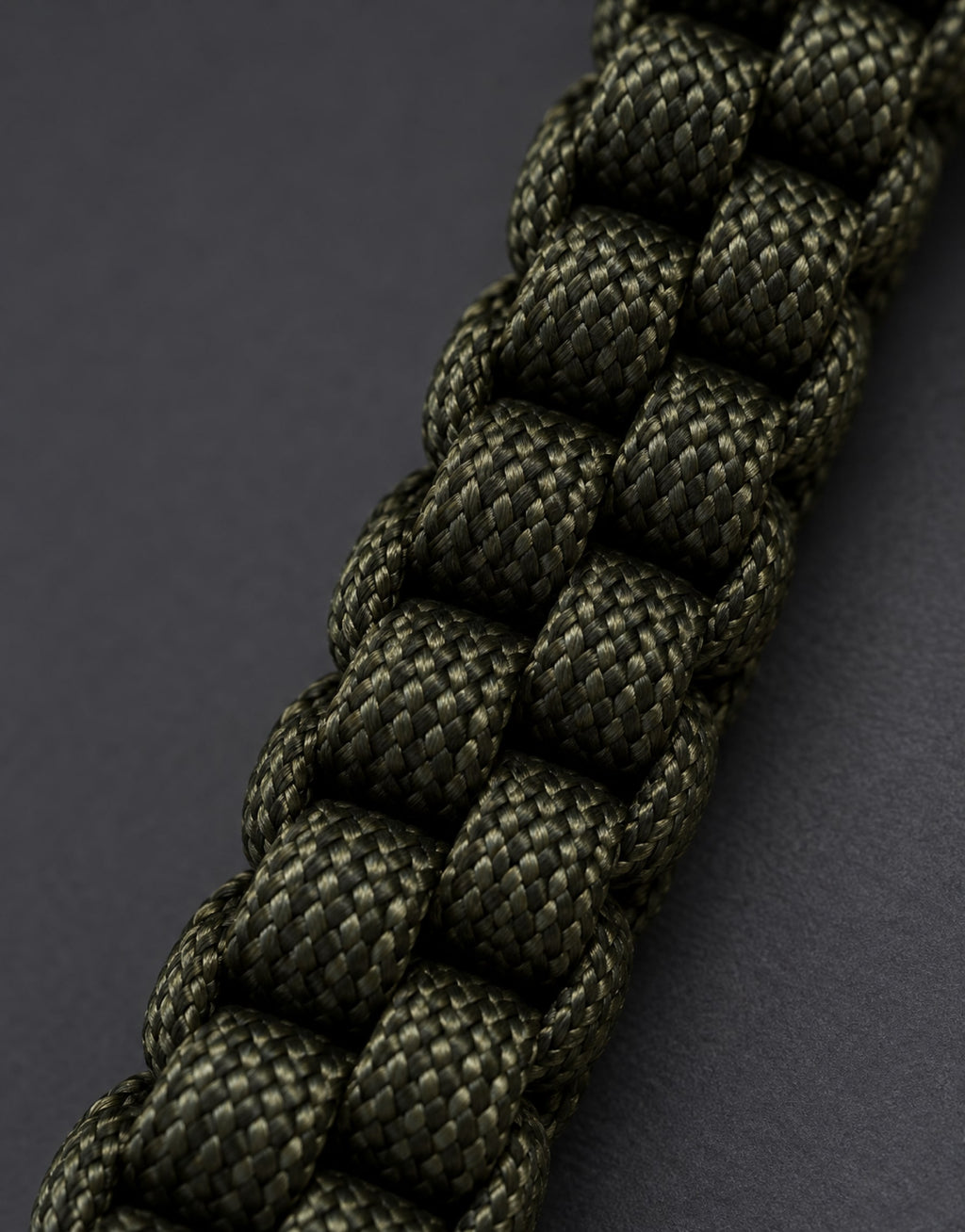 Macro of the dark green box weave on the Saf paracord keychain