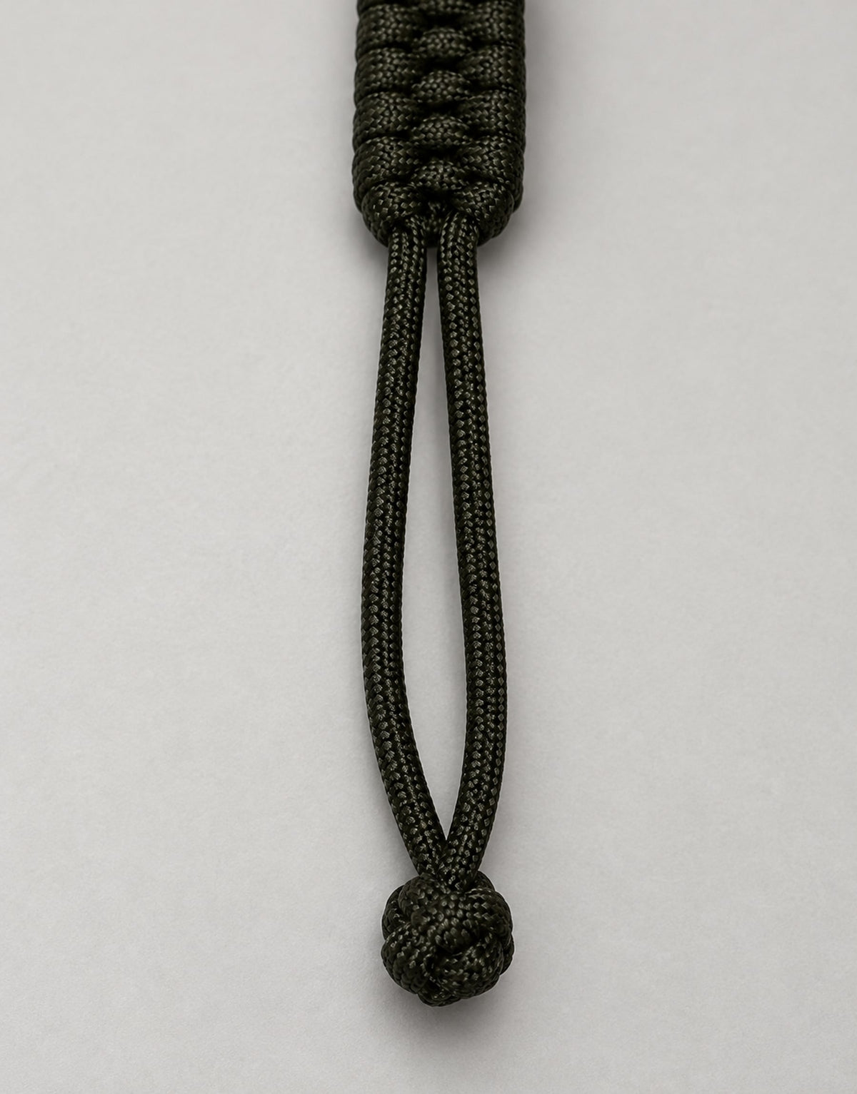 Adjustable sliding knot closure on the Zirah paracord bracelet